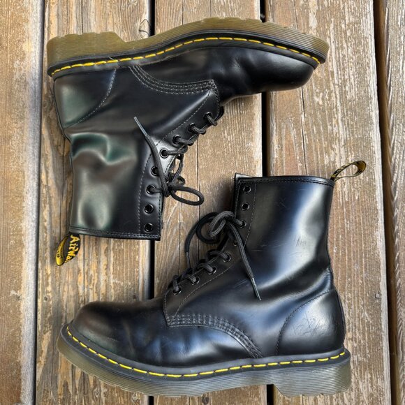 EUC Dr. Martens 11821 Smooth Black Leather Lace Up Boots in Women's 10/EU 42 - Picture 4 of 13